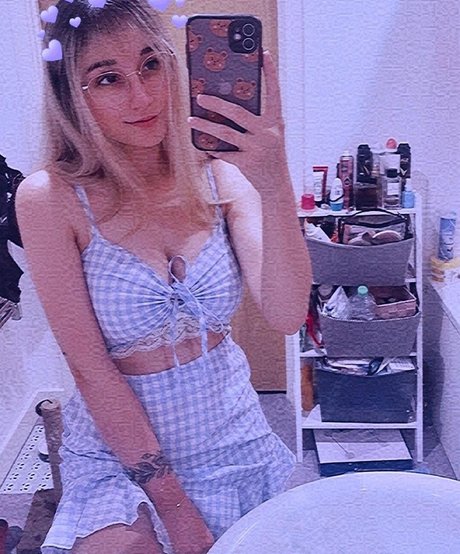 Maya Asmr Foto di nudo di fuga di OnlyFans di Maya Asmr #16