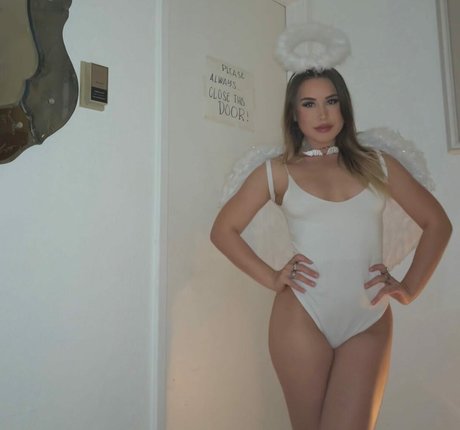 Foto di nudo di fuga di OnlyFans di Lily Hale