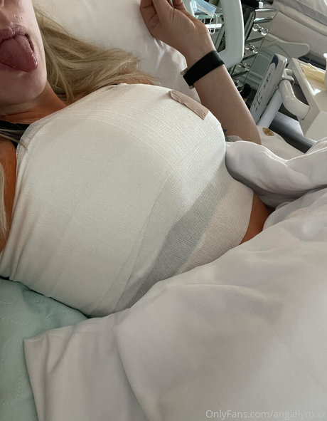 Foto di nudo di fuga di OnlyFans di Angielynxxx