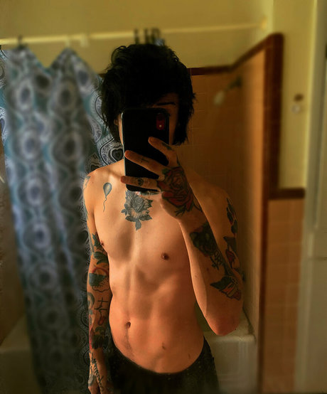 Foto di nudo di fuga di OnlyFans di Xxchrissdecemberxx