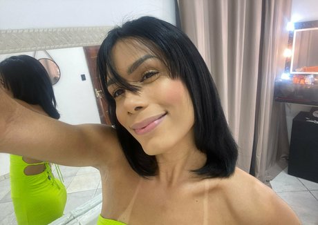 Foto di nudo di fuga di OnlyFans di Lunatransgirl