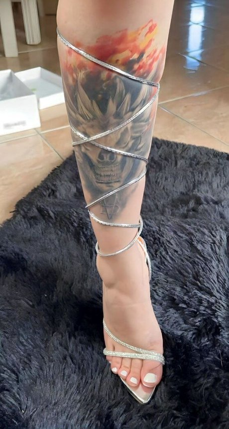Foto di nudo di fuga di OnlyFans di Lari Anjos