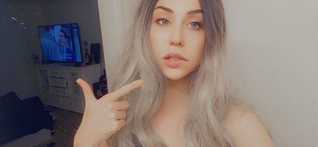 Foto di nudo di fuga di OnlyFans di Dollyhazed