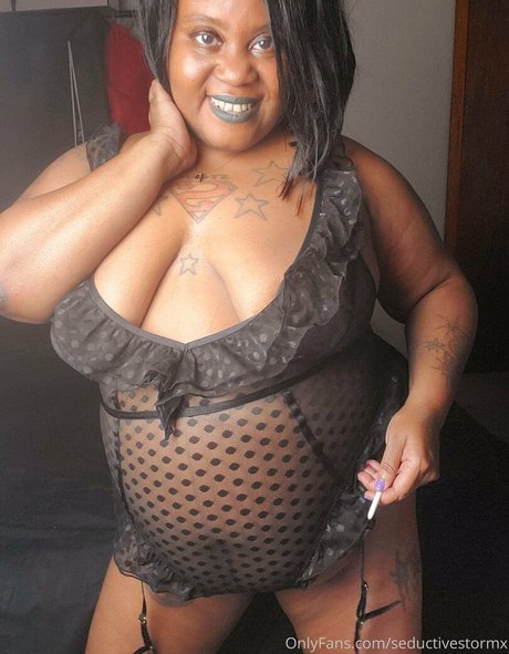 Foto di nudo di fuga di OnlyFans di Seductivestormx