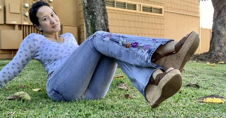 Kimkissesfootgoddess