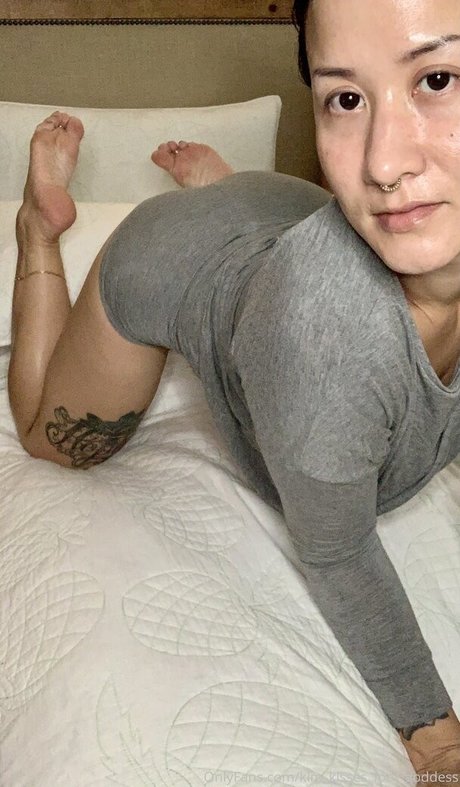 Foto di nudo di fuga di OnlyFans di Kimkissesfootgoddess