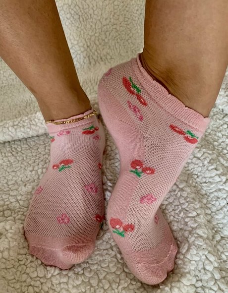 Kimkissesfootgoddess