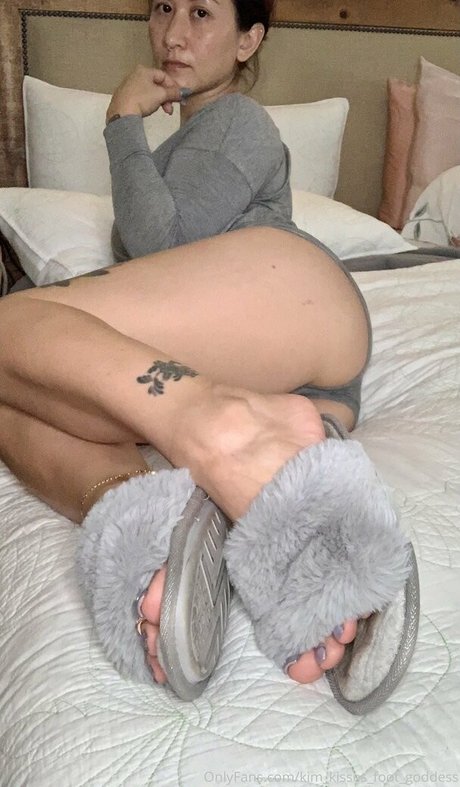 Kimkissesfootgoddess