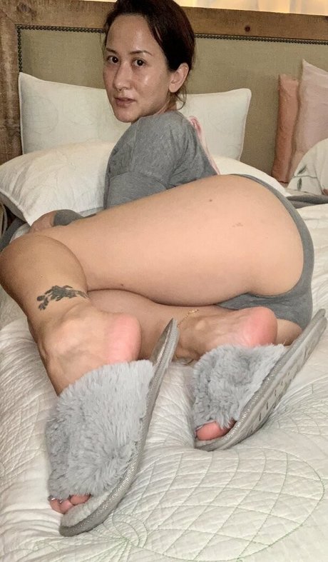 Kimkissesfootgoddess