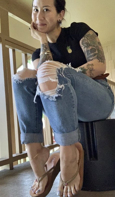 Kimkissesfootgoddess