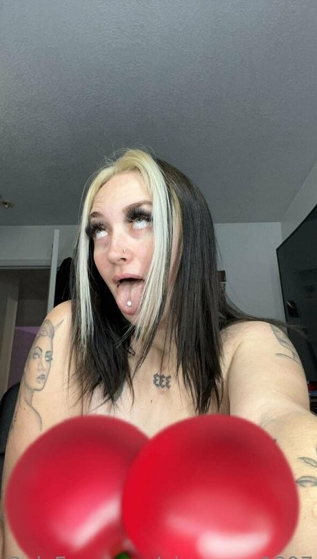 Foto di nudo di fuga di OnlyFans di Pimpcess1997