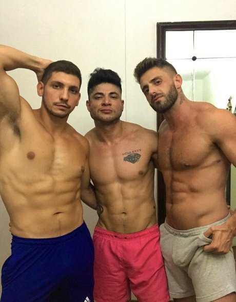 Foto di nudo di fuga di OnlyFans di Emilianoterra