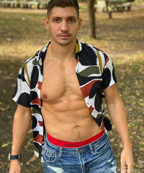 Foto di nudo di fuga di OnlyFans di Emilianoterra