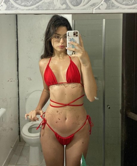 Foto di nudo di fuga di OnlyFans di Larissa Saldanha