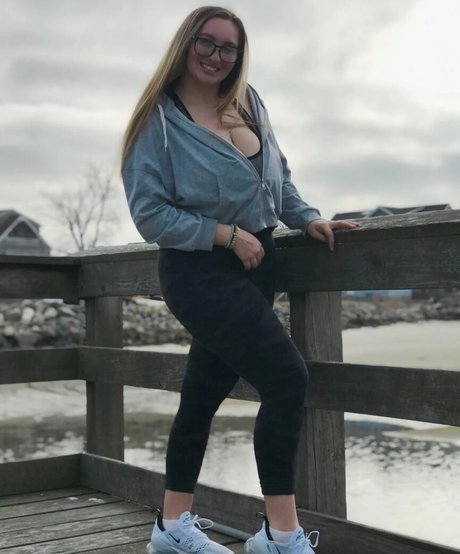 Foto di nudo di fuga di OnlyFans di Angelina C
