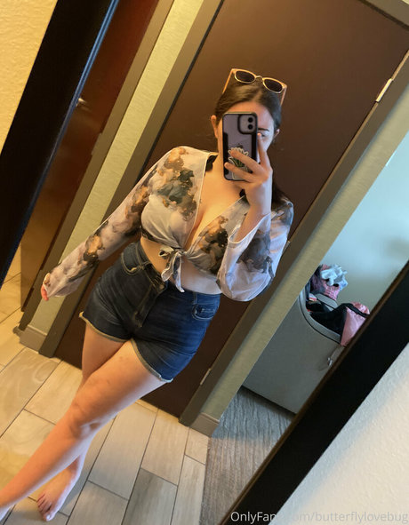 Foto di nudo di fuga di OnlyFans di Butterflylovebug