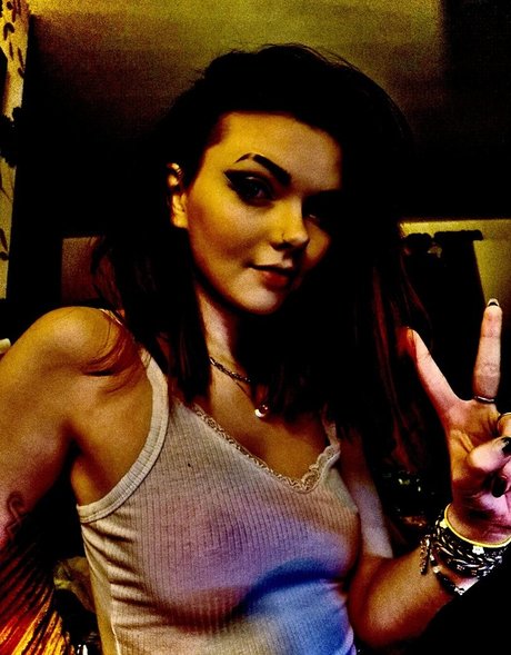 Foto di nudo di fuga di OnlyFans di Louise Julie