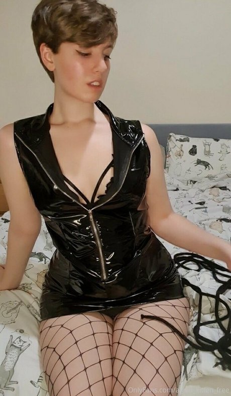 Foto di nudo di fuga di OnlyFans di Alyxiskittenfree