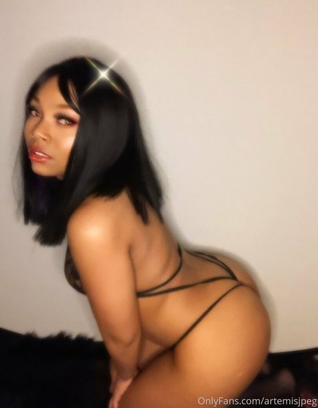 Foto di nudo di fuga di OnlyFans di Artemisjpeg