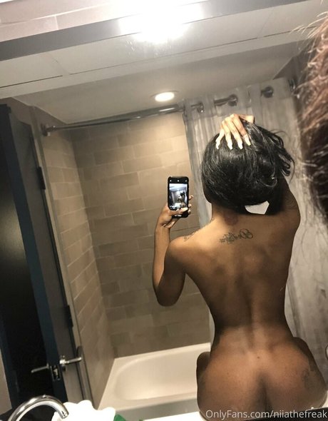 Foto di nudo di fuga di OnlyFans di Niiathefreak