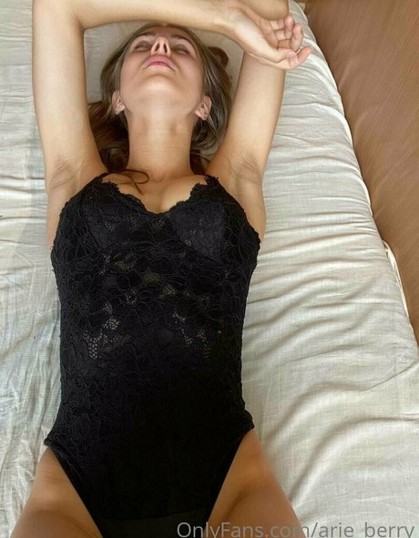 Foto di nudo di fuga di OnlyFans di Arieberry