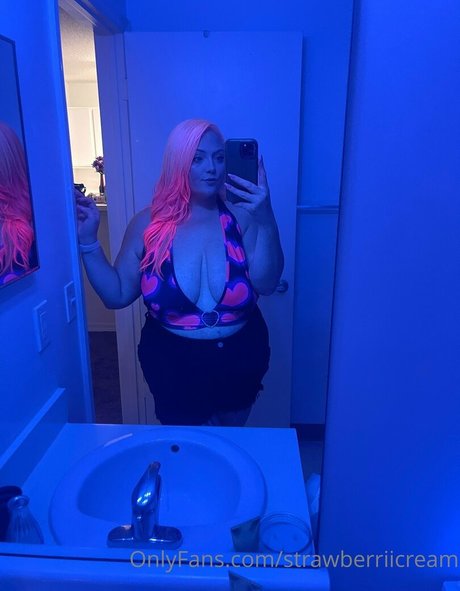 Foto di nudo di fuga di OnlyFans di Strawberriicream