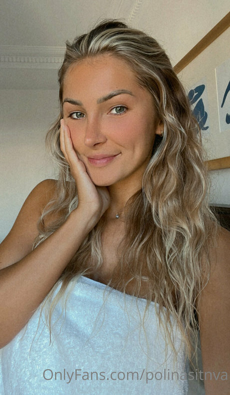 Foto di nudo di fuga di OnlyFans di Polinasitnva