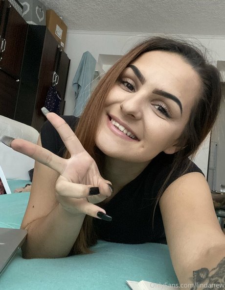 Foto di nudo di fuga di OnlyFans di Lindanew