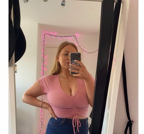 Foto di nudo di fuga di OnlyFans di Lucy Whittingham