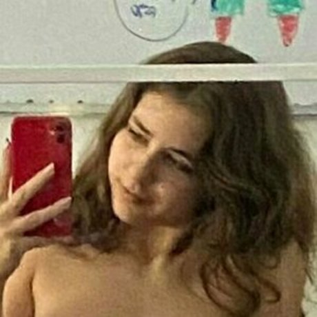 Foto di nudo di fuga di OnlyFans di Charlotte Simon
