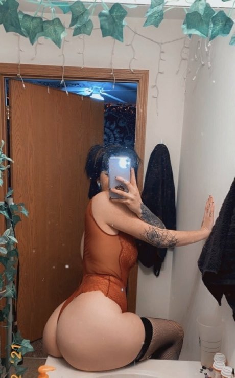 Foto di nudo di fuga di OnlyFans di Biggtittygothgirl