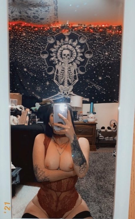 Biggtittygothgirl