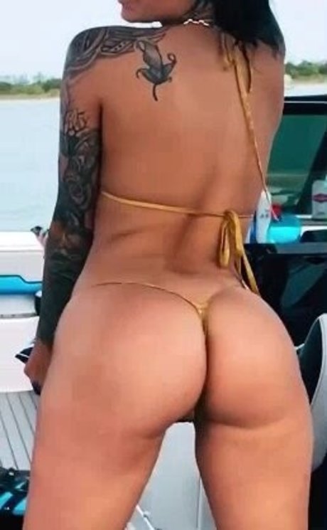 Foto di nudo di fuga di OnlyFans di Kris Karson