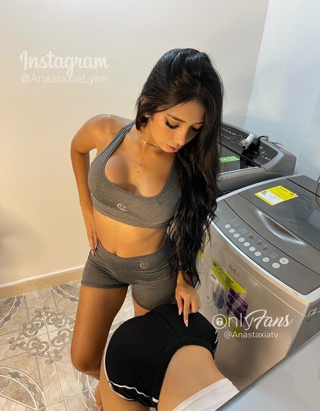 Foto di nudo di fuga di OnlyFans di Anastaxialynnofficial