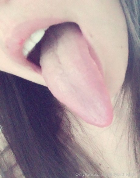 Foto di nudo di fuga di OnlyFans di Daddyslittlegirl01