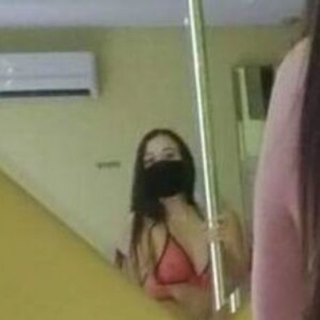 Foto di nudo di fuga di OnlyFans di Belle Angel