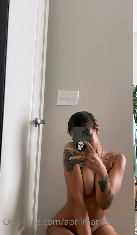Foto di nudo di fuga di OnlyFans di Aprilmarieflowers