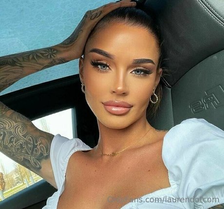 Foto di nudo di fuga di OnlyFans di Laurendotcom