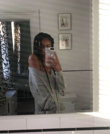 Foto di nudo di fuga di OnlyFans di Nia Simone