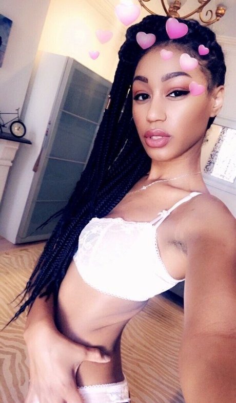 Foto di nudo di fuga di OnlyFans di Nia Simone