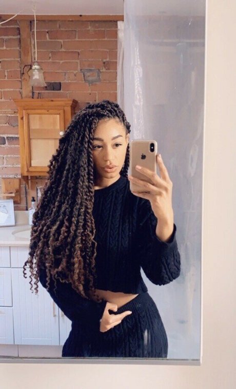 Nia Simone