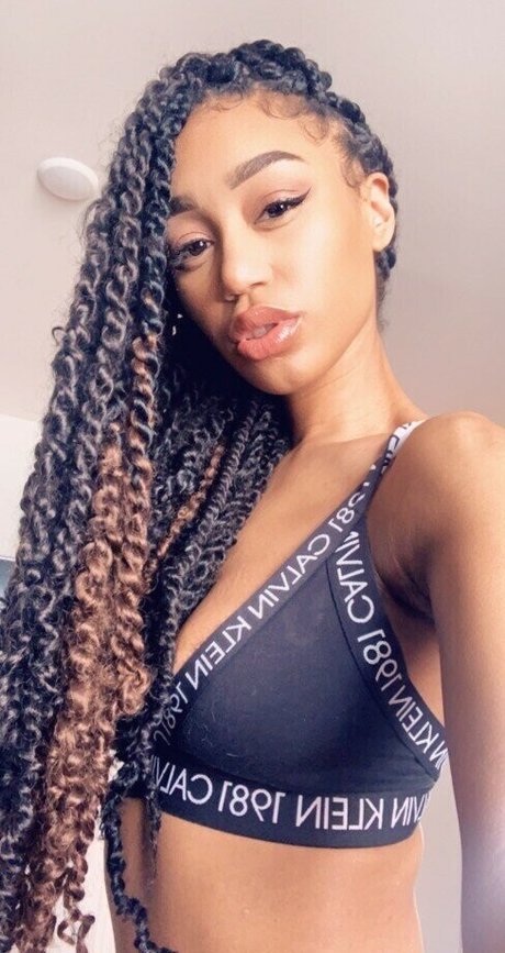 Nia Simone