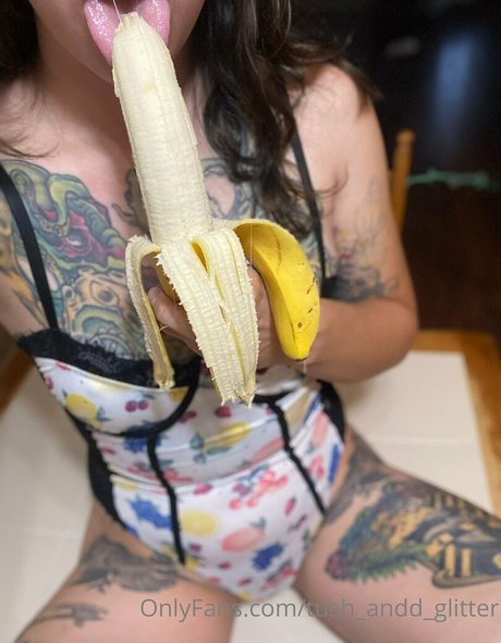 Foto di nudo di fuga di OnlyFans di Tushanddglitter