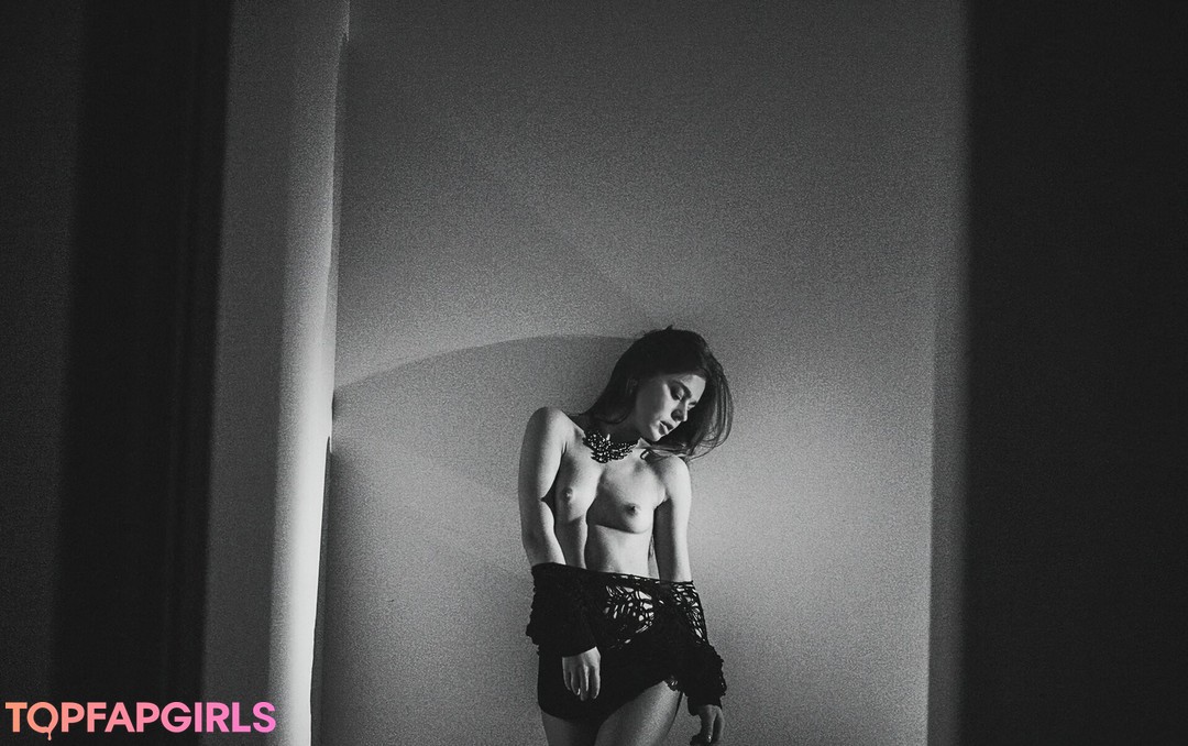 Foto di nudo di fuga di OnlyFans di Guerlain #420 Foto di nudo di fuga di OnlyFans di Guerlain #420