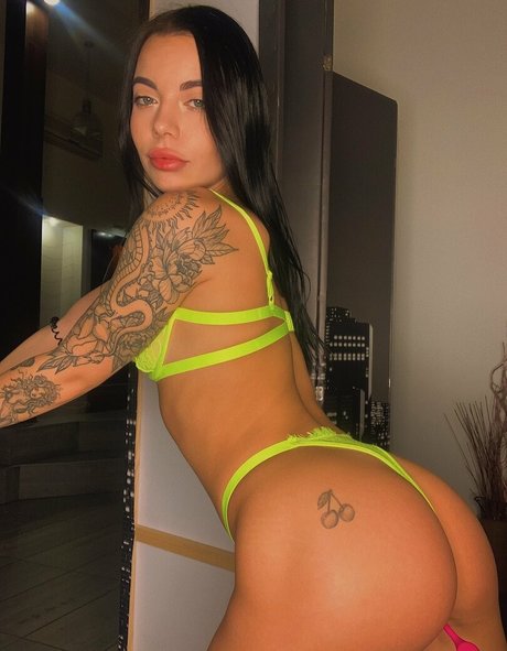 Foto di nudo di fuga di OnlyFans di Bellablackfree