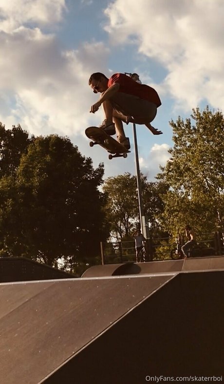 Foto di nudo di fuga di OnlyFans di Skaterrboi