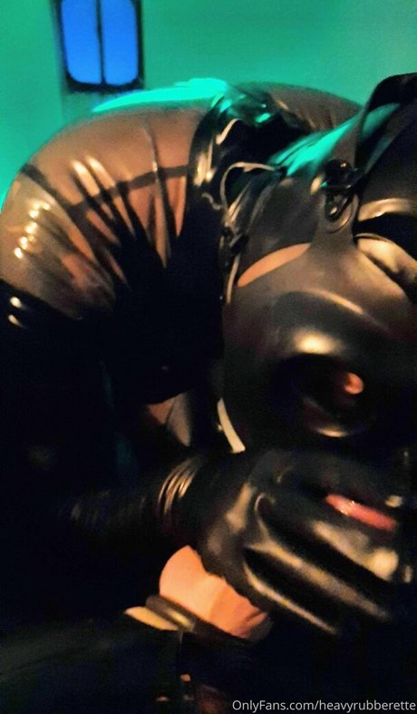 Foto di nudo di fuga di OnlyFans di Heavyrubberette