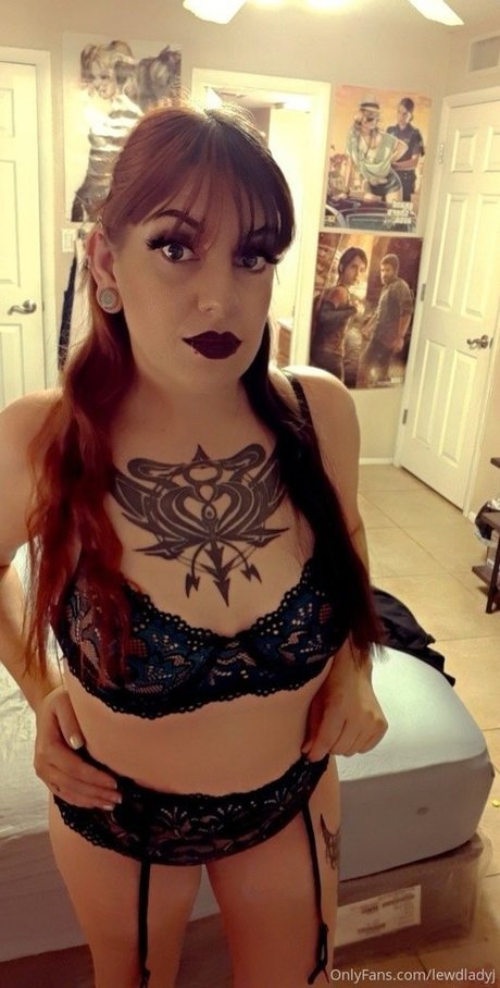 Foto di nudo di fuga di OnlyFans di Lewdladyj