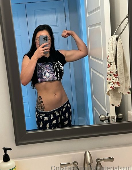 Foto di nudo di fuga di OnlyFans di Materialsgirl