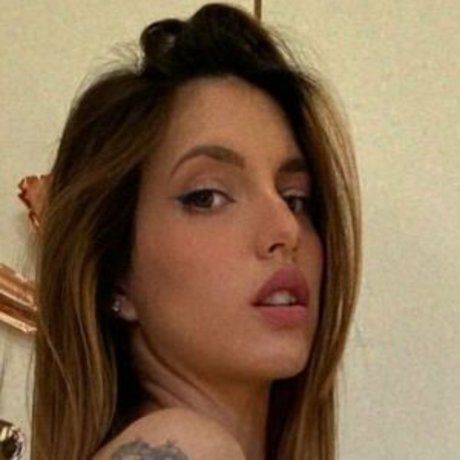 Foto di nudo di fuga di OnlyFans di Noemy